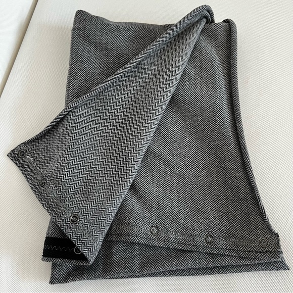 Ivivva Infinity Scarf Herringbone Print Heathered Black Size 54" X 20" - Picture 4 of 5